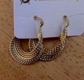 brinco dourado